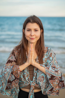 Bloom & Flow Yoga mit Aria-Viktoria