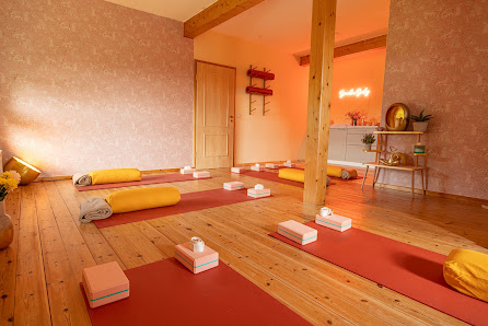 Yoga im Schilfhaus