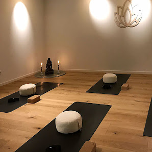 HAPPYYOGA by CRISTINA