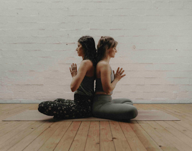 Bunte Vögel Yoga