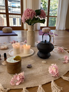Julia Barr Yoga & Co - Art of Calm