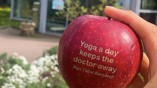 YAS - Yoga auf dem Stuhl online