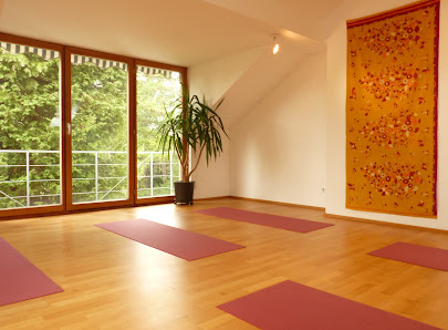 YOGAMENZING - Atmen, Bewegen, Entspannen