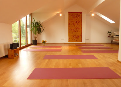 YOGAMENZING - Atmen, Bewegen, Entspannen