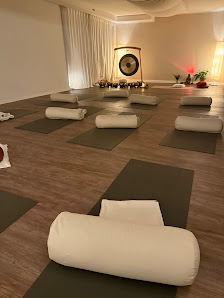 Yoga_by_Isa