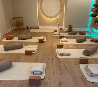 Katja Friedrich / Sanftes Yoga & Yin Yoga / Yoga Thaimassage für Frauen
