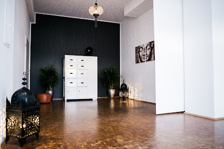 PRANA SHALA. ASHTANGA YOGA