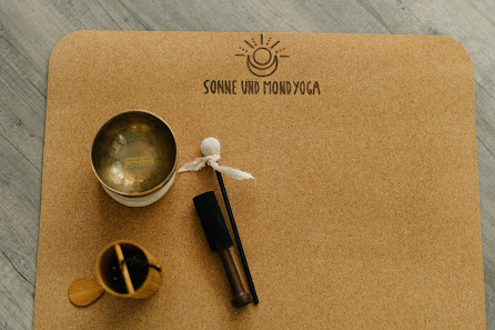 Sonne und Mond Yoga