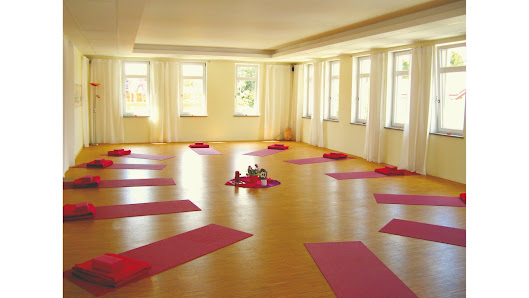 Manfred Maier e.K - Trika Yoga