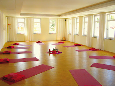 Manfred Maier e.K - Trika Yoga