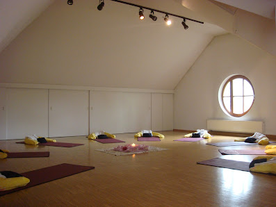 Schwangerenyoga München - Yoga für Schwangere und in der Rückbildung im FAM