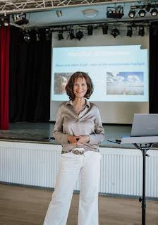 Friedens-Yoga-Akademie / Feel-Flow-Fade