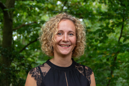 Stefanie Kampmann - RaumGold Studio | Yoga, Breathwork, Women Circle & Mentoring