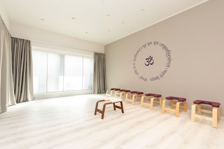 Simone Tump Yoga