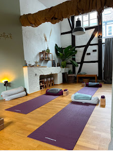 -SUGUNA- Hatha Yoga & RETREATS für innere Balance