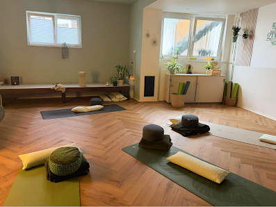 green & gold Yogastudio - Zarah Ziegler